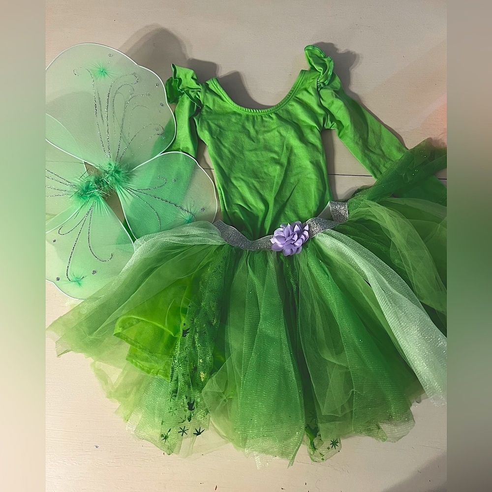 Super cute tinker bell costume. Worn once. Fits a two year old perfectly☺️